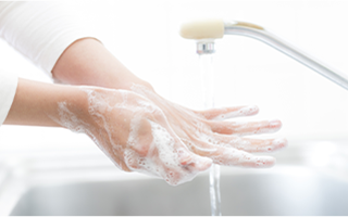 患者様ごとに手洗い、手袋の交換、手指消毒の徹底